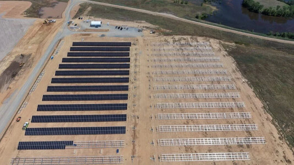 Flow battery microgrid deployment in Maldives island community with solar integration